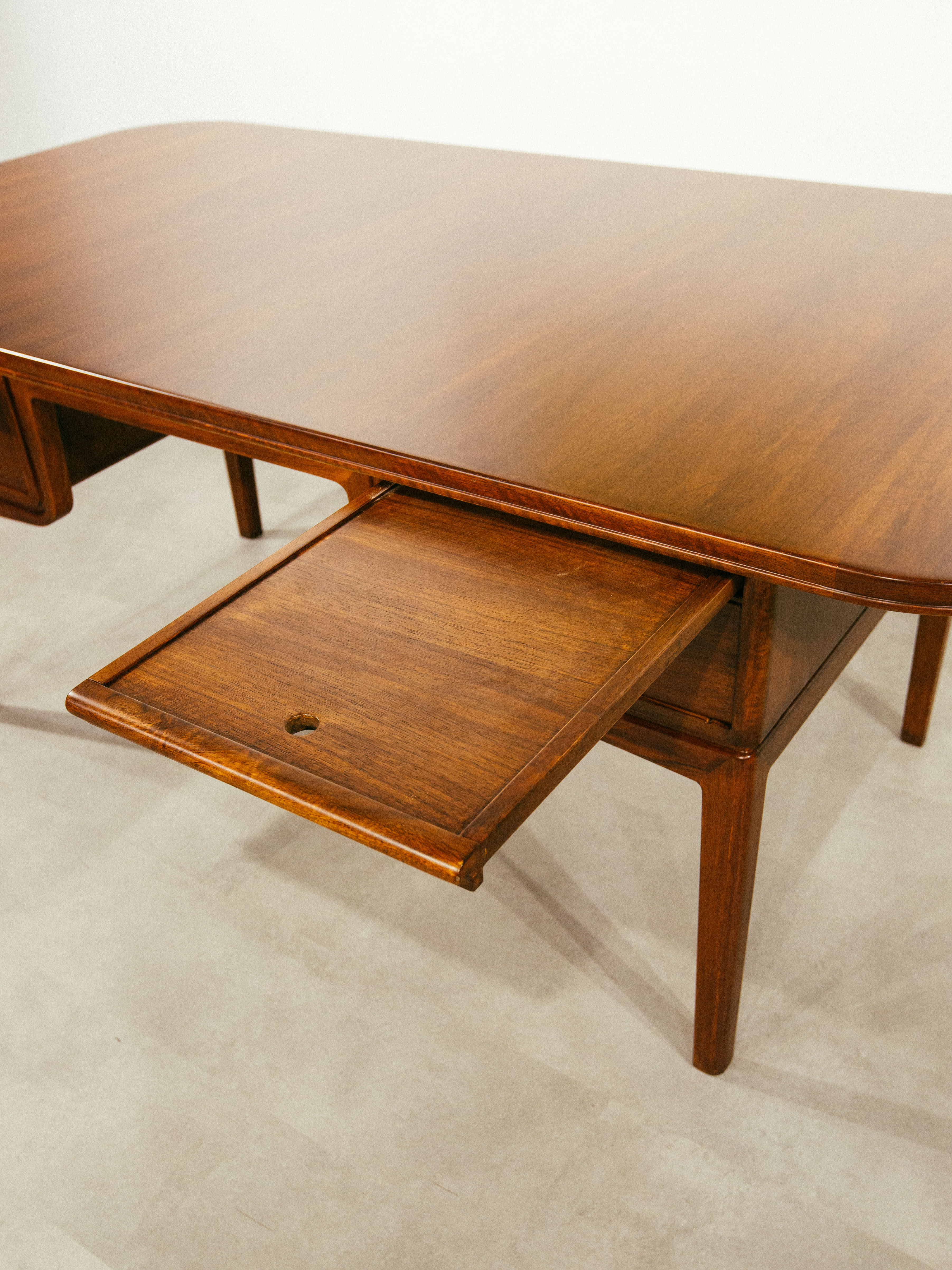 A Kågens Industrier AB marka , 1960s, maun ağacı yazı masası 